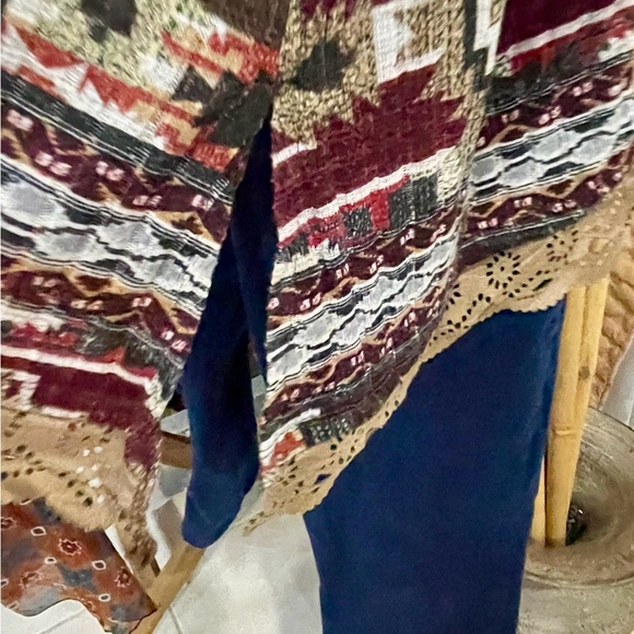 🍁TRIBAL Shirt🍁 - Picture 8 of 14